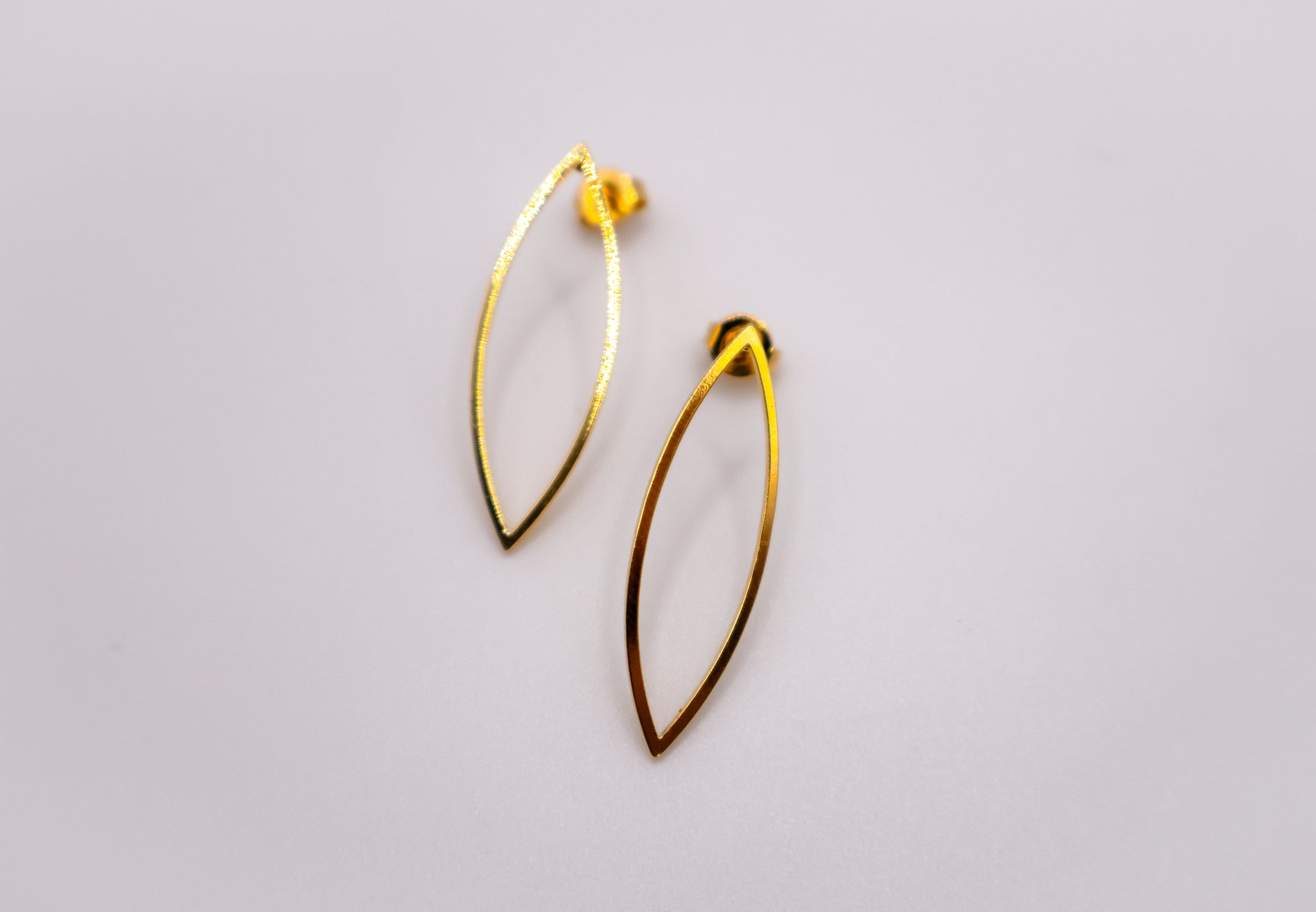 Golden Leaf Elegance Earrings â€?Elegant Gold Leaf Drop Jewelry