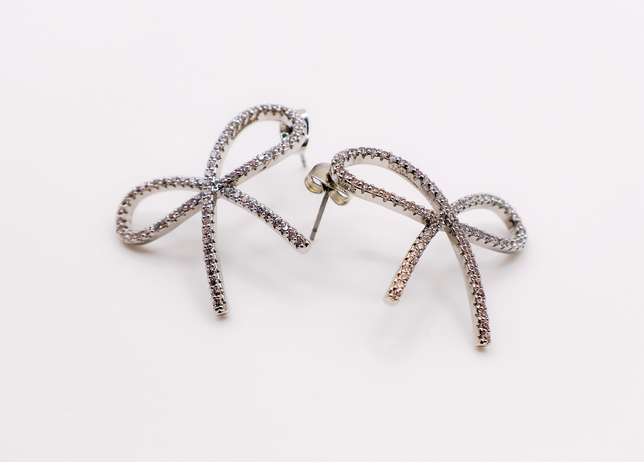 Chic Bow Tie Glamour Earrings â€?Gold Bow Tie Stud Jewelry