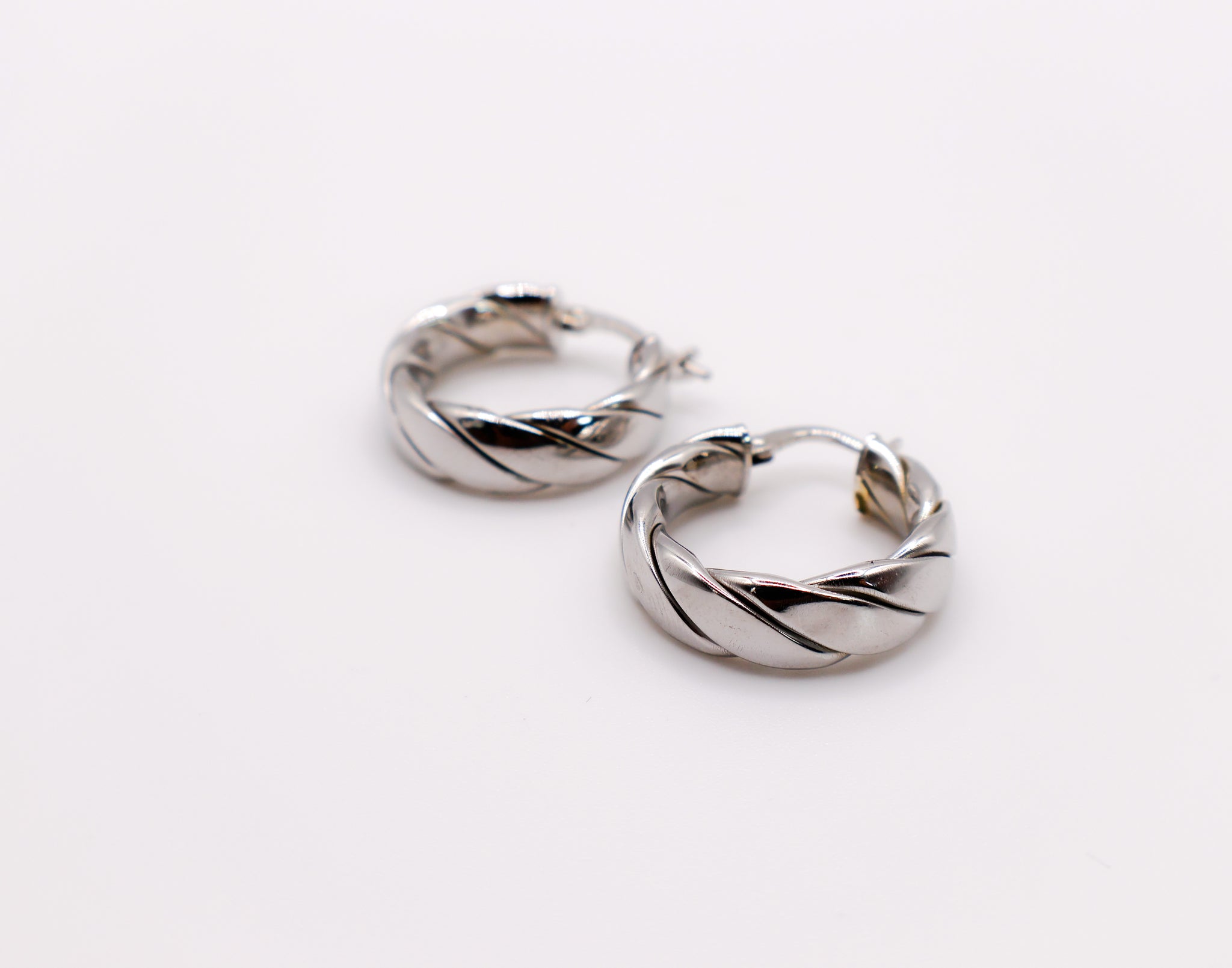 Italian Twisted Texture Silver Hoop Earrings â€?Elegant Women's Jewelry