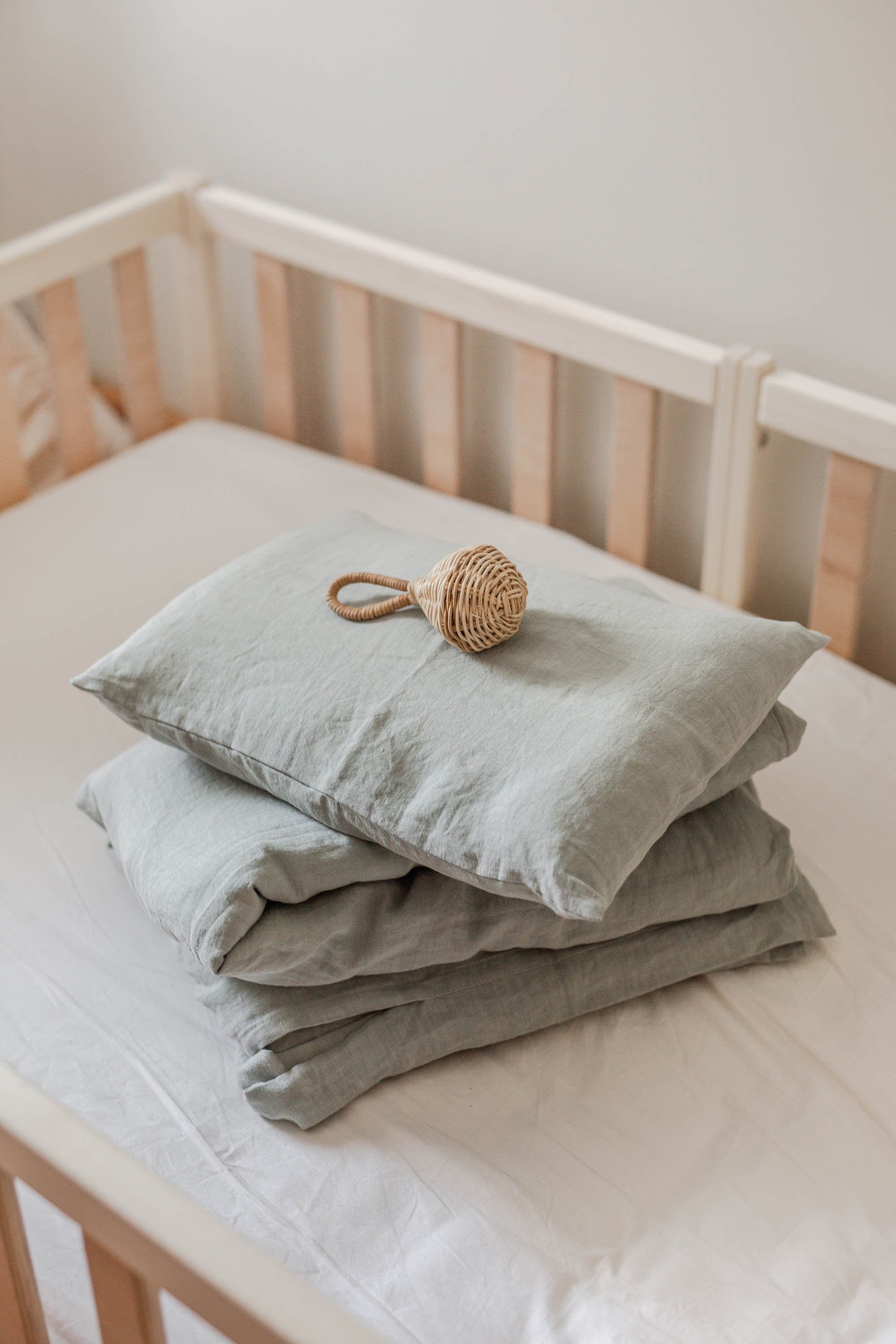 Linen baby bedding
