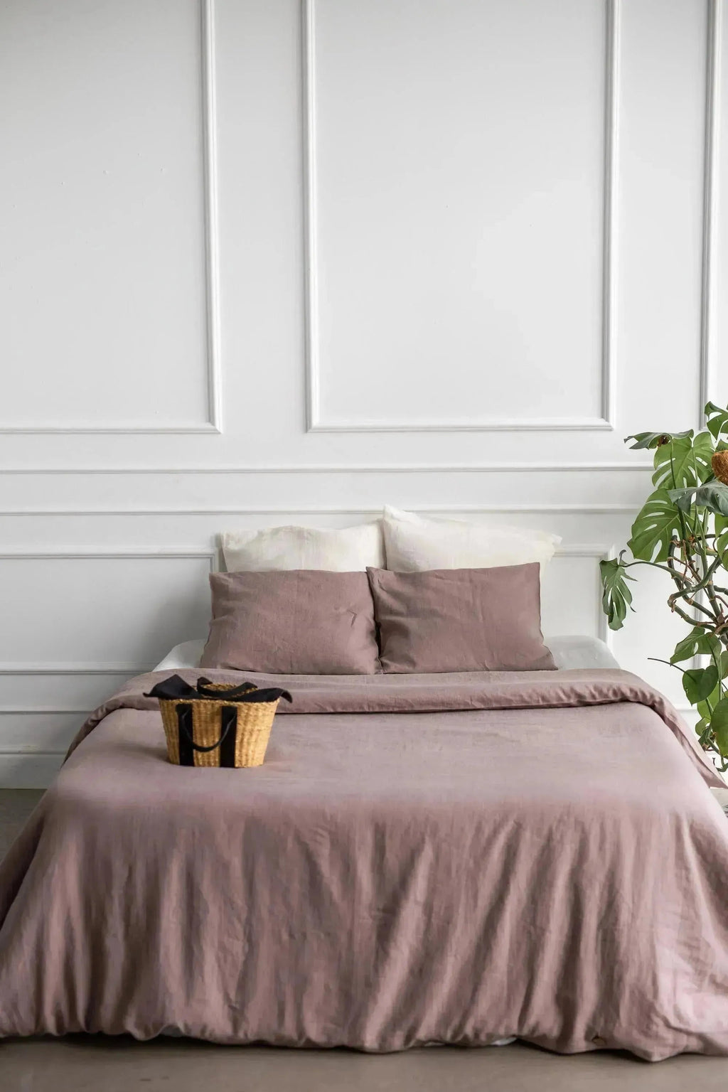 Linen bedding set in Rosy Brown