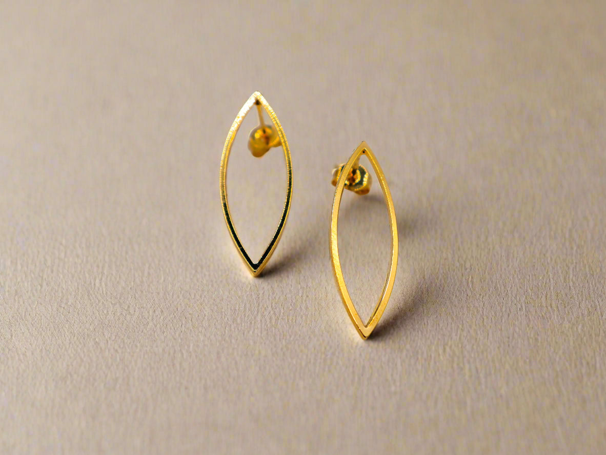 Golden Leaf Elegance Earrings â€?Elegant Gold Leaf Drop Jewelry