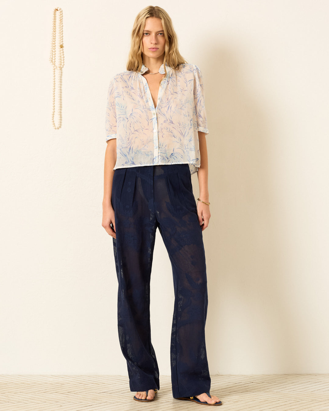 Winn Avian Toi Winn Avian Toile White