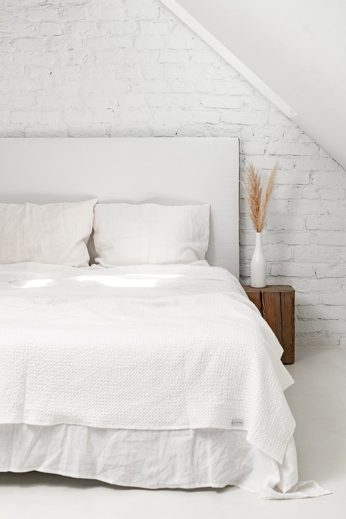 Linen waffle bed throw in White