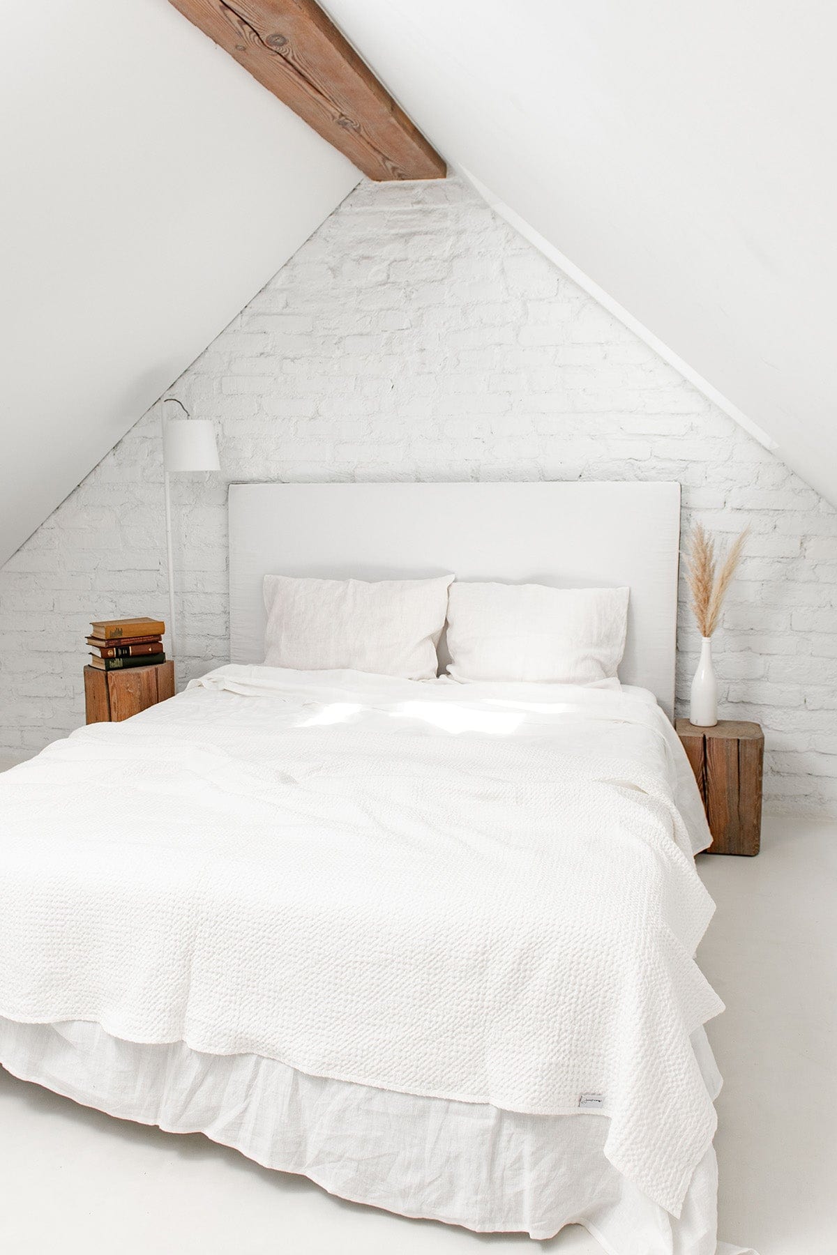 Linen waffle bed throw in White