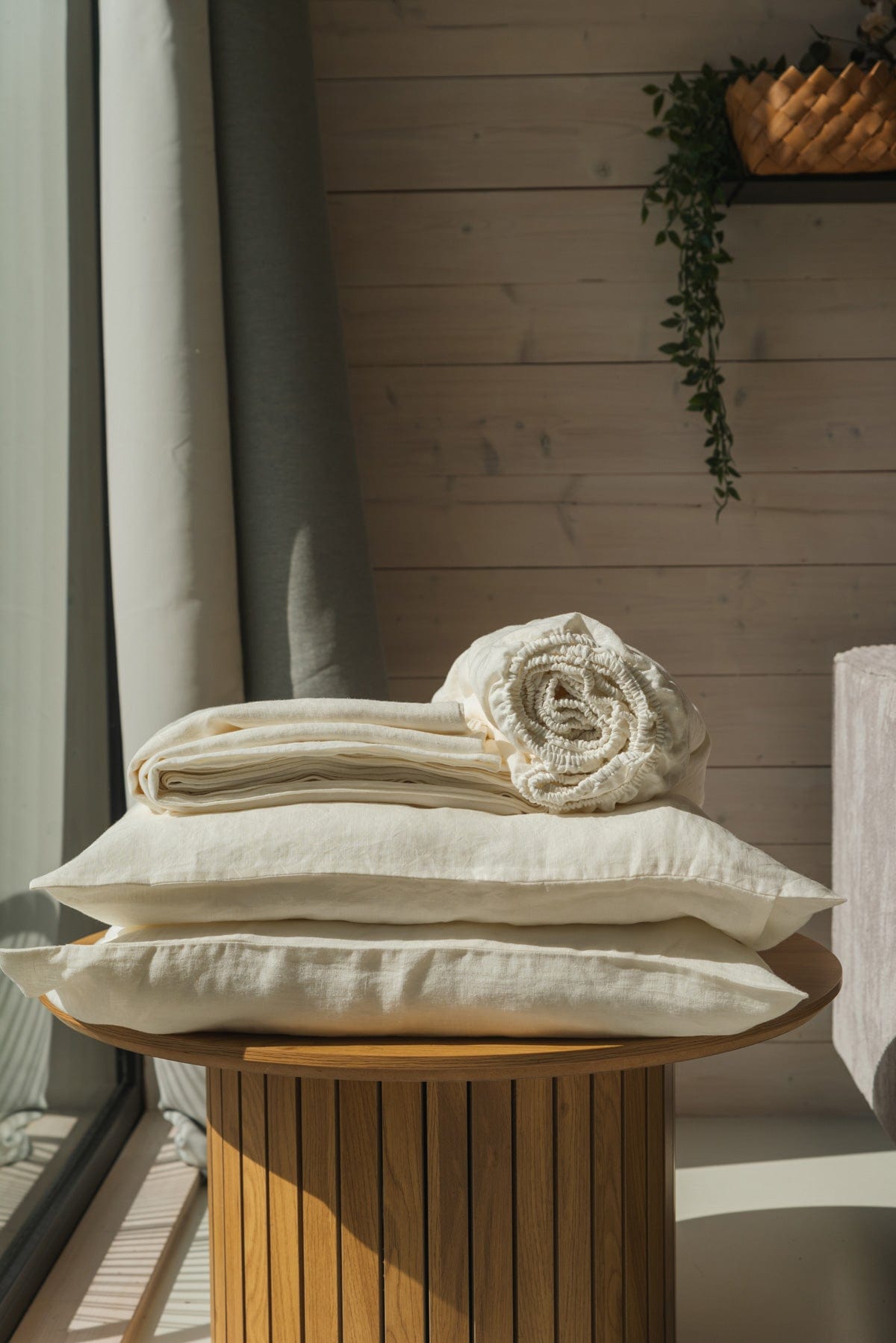 Linen sheets set in White