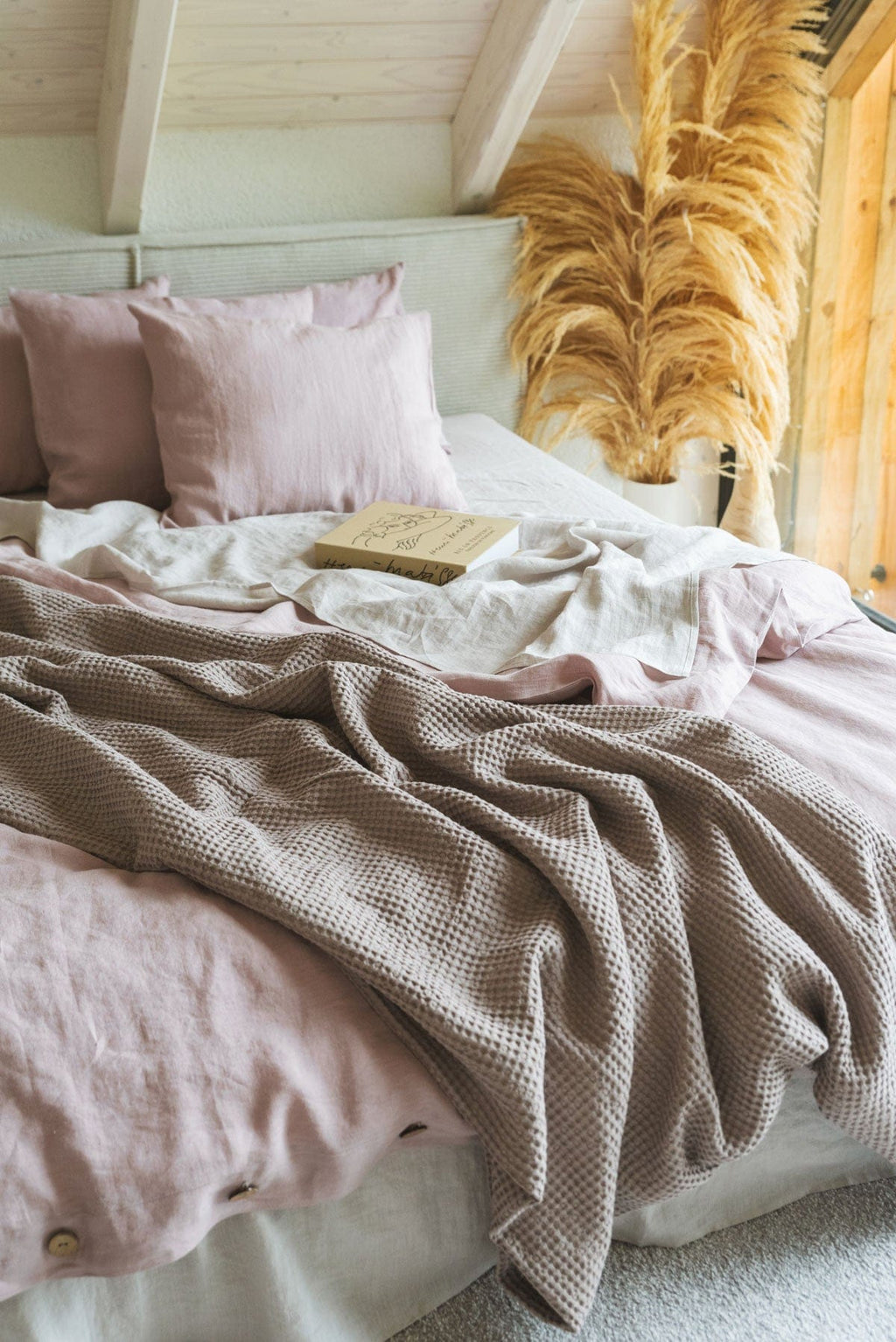 Linen waffle blanket in Rosy Brown