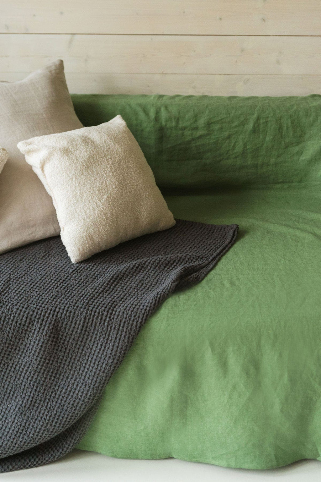 Linen waffle bed throw in Charcoal