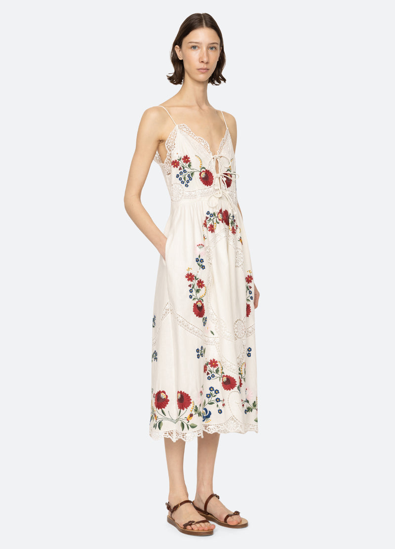 Celia Embroidery Slip D Pf25-046 Cream