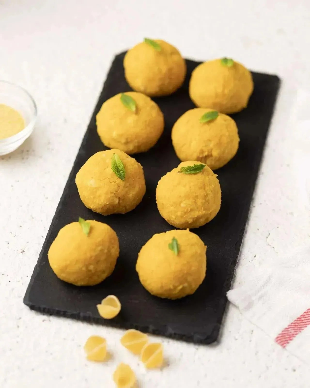 Mac & Cheese Bites (Set of 12) (V)