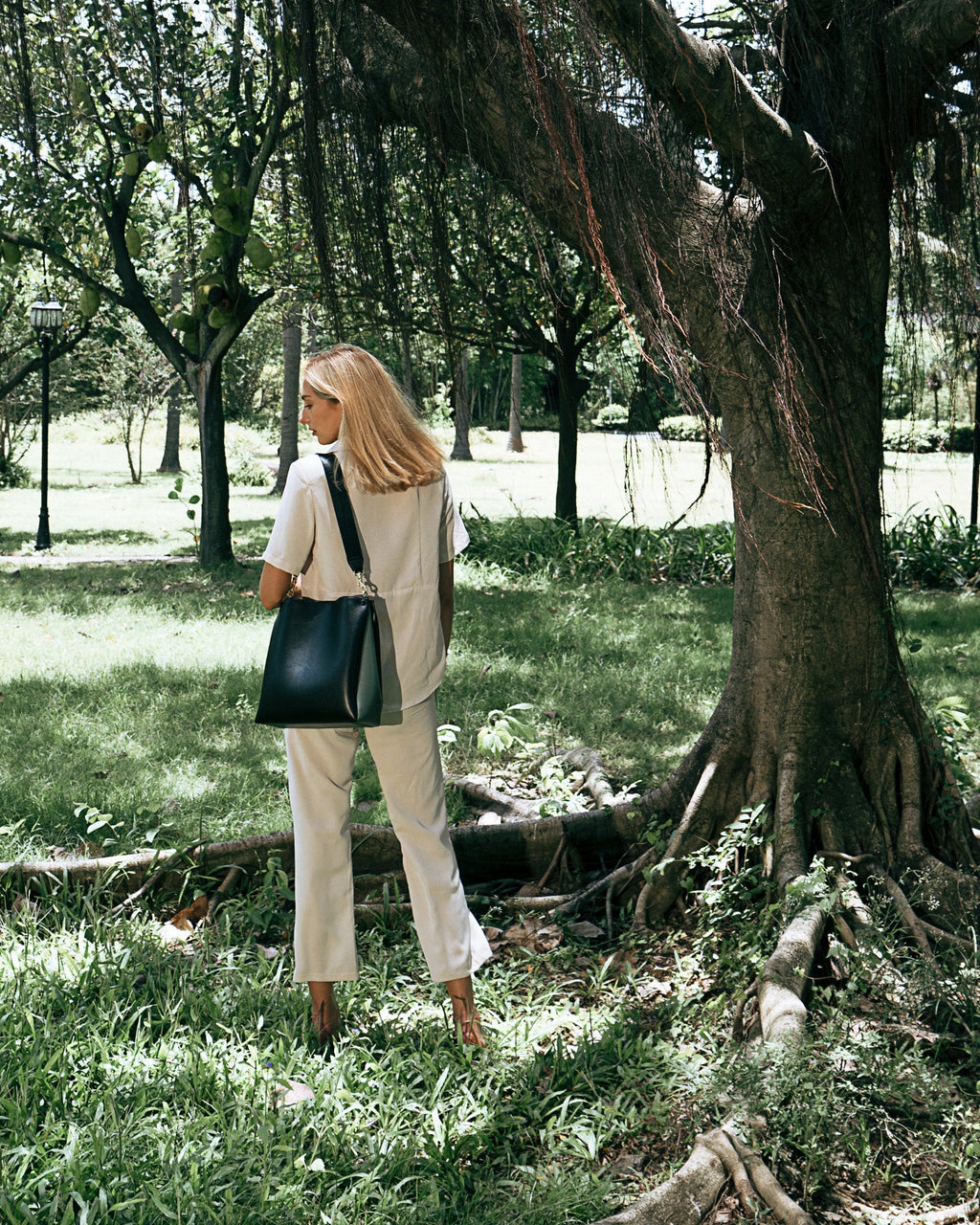Two-Tone Tote â€?BLACK & OAT