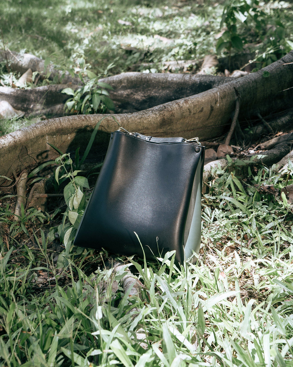 Two-Tone Tote â€?BLACK & OAT