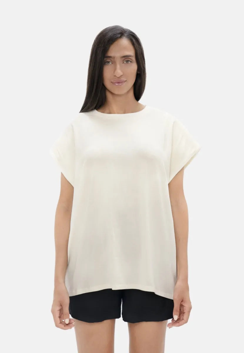 Muscat  - Bold Shoulder Tee - Powder