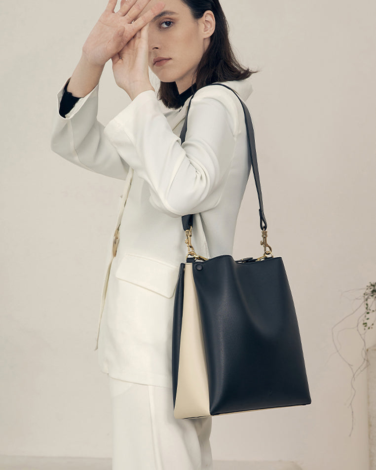 Two-Tone Tote â€?BLACK & OAT